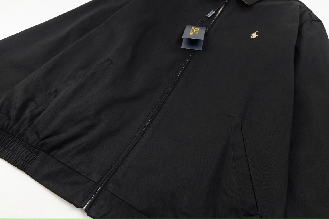 🅿️350 Ralph Lauren's new 24ss classic embroidered logo lapel executive zipper jacket for both men and women. 1️⃣Selected from high-quality original developed pure cotton fabric, with customized plaid lining inside, the overall wearing effect is very soft and comfortable. 2️⃣The workmanship details are perfectly controlled, with exquisite small logo embroidery on the chest, and the unique design style of splicing technology is used in the dropped shoulder position to highlight your personality! The version is simple but not simple! 3️⃣ Complete with tag accessories, unisex design, and a very versatile jacket for men and women!  Color: black, navy blue, khaki Size: S, M, L, XL